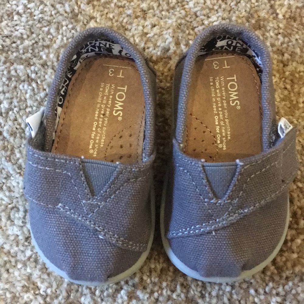 Toms baby shoes